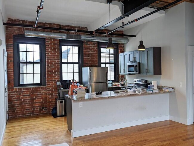 Building Photo - 128 Chandler St