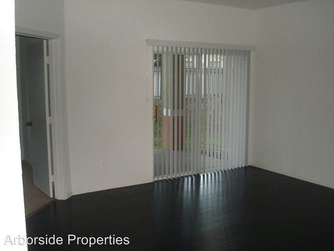 Building Photo - 443 Jordan Stuart Cir