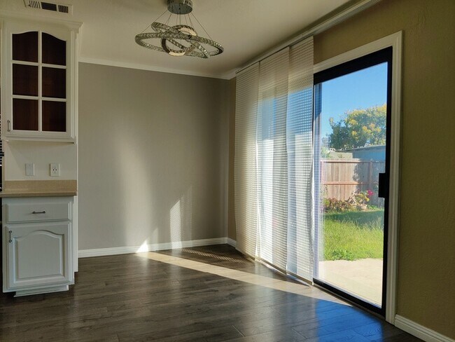Foto del edificio - Gorgeous 3 bedrooms 2 bath Hayward home