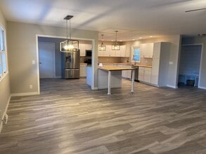 Building Photo - 2314 Glenoak Dr