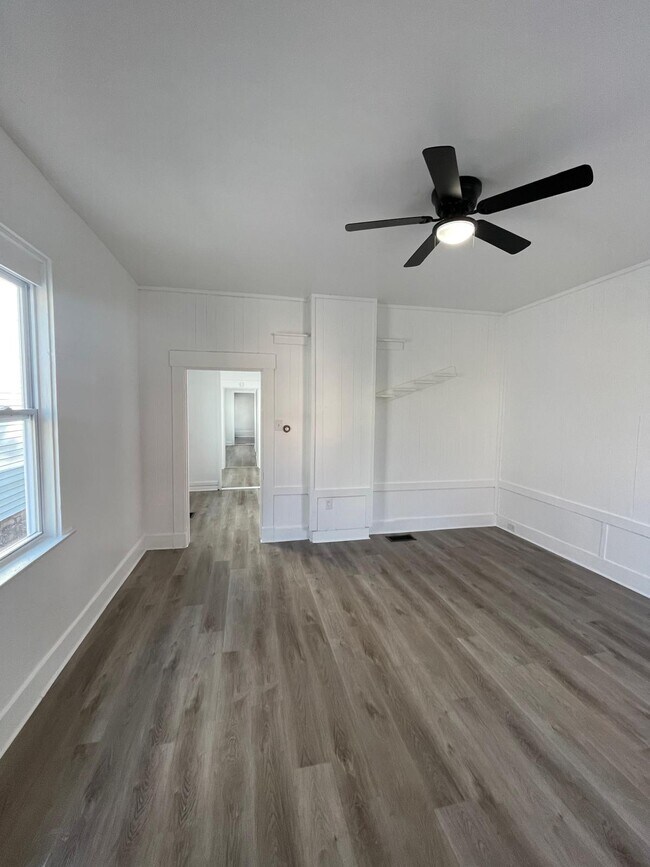 Foto del edificio - 307 E 13th St