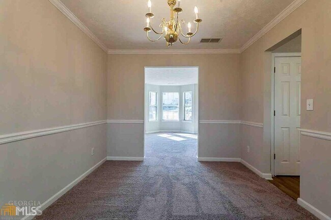 Building Photo - 5613 Winchester Pl
