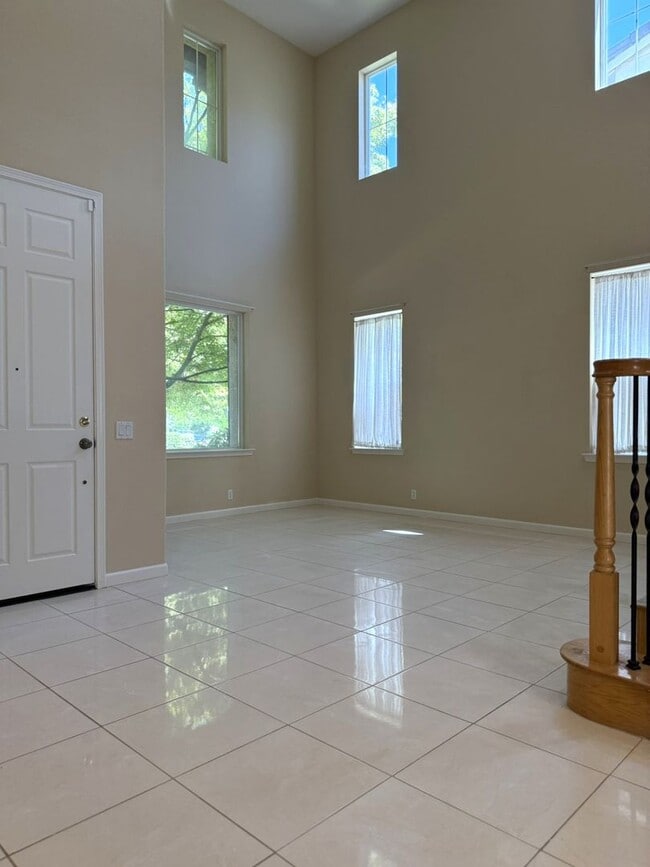 Building Photo - Available NOW and a Must SEE!