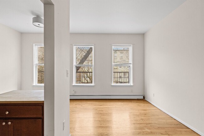 Building Photo - 28 Monticello Ave