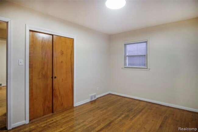 Foto del edificio - 24101 Westhampton St