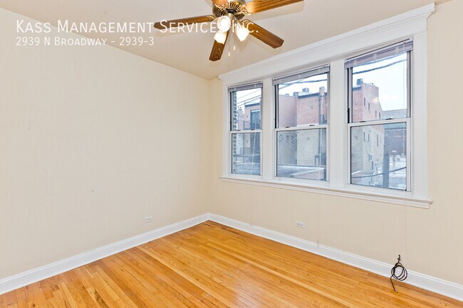 Foto del edificio - 2939 N Broadway