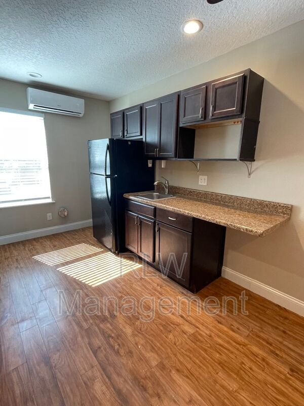 Foto del edificio - 515 N Disston Ave