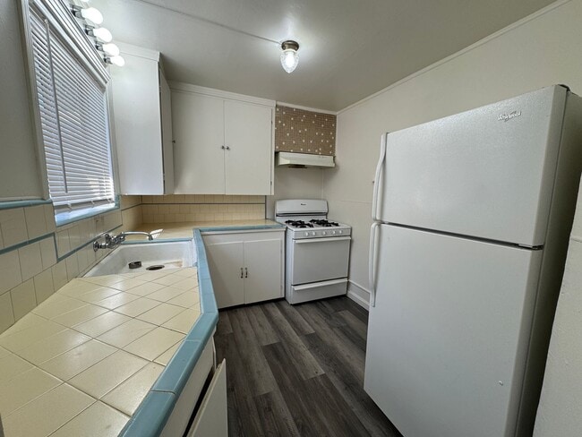 Building Photo - Leasing Special, Two Weeks Free-Cute One B...