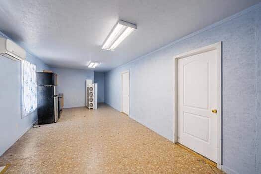 Building Photo - 220 W Davis St