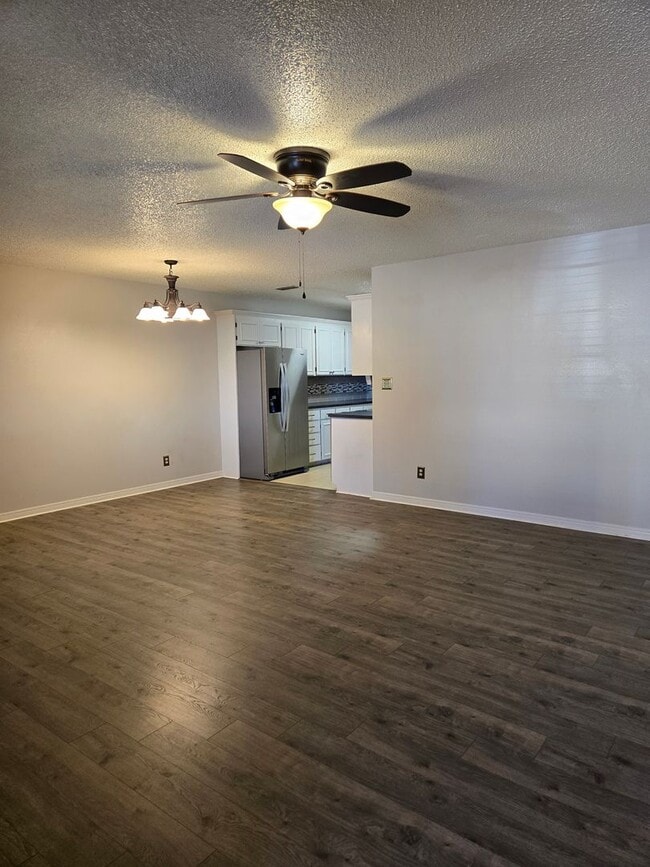 Building Photo - 1032 Mockingbird Ln