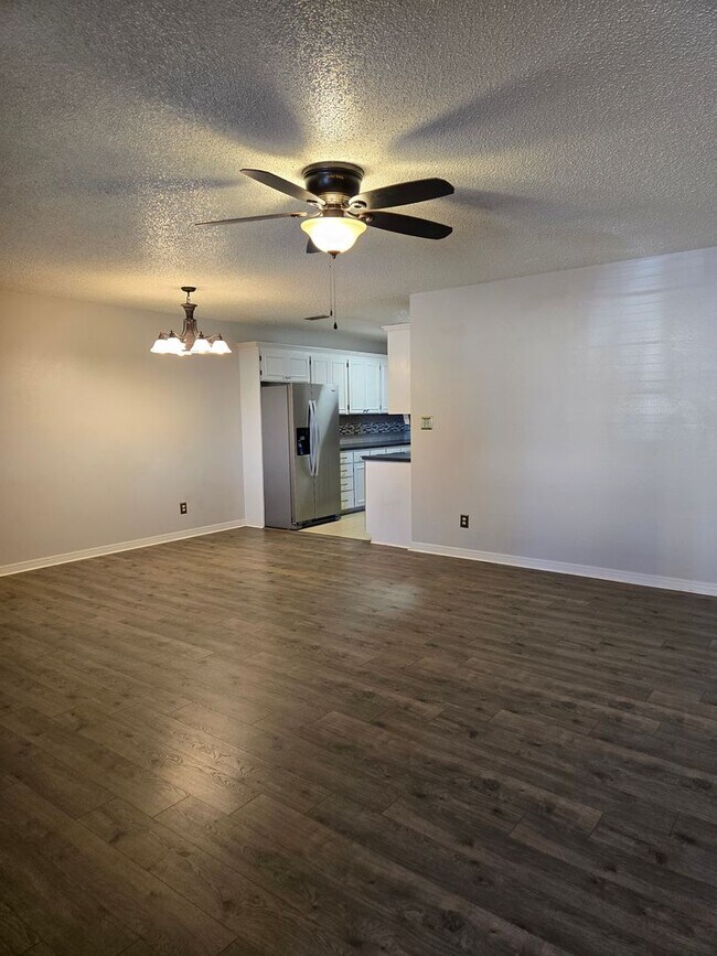 Foto del edificio - 1032 Mockingbird Ln