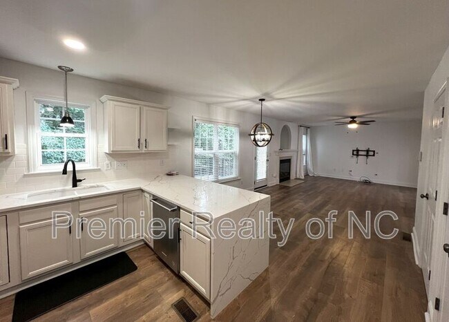 Building Photo - 6131 Hanes Way
