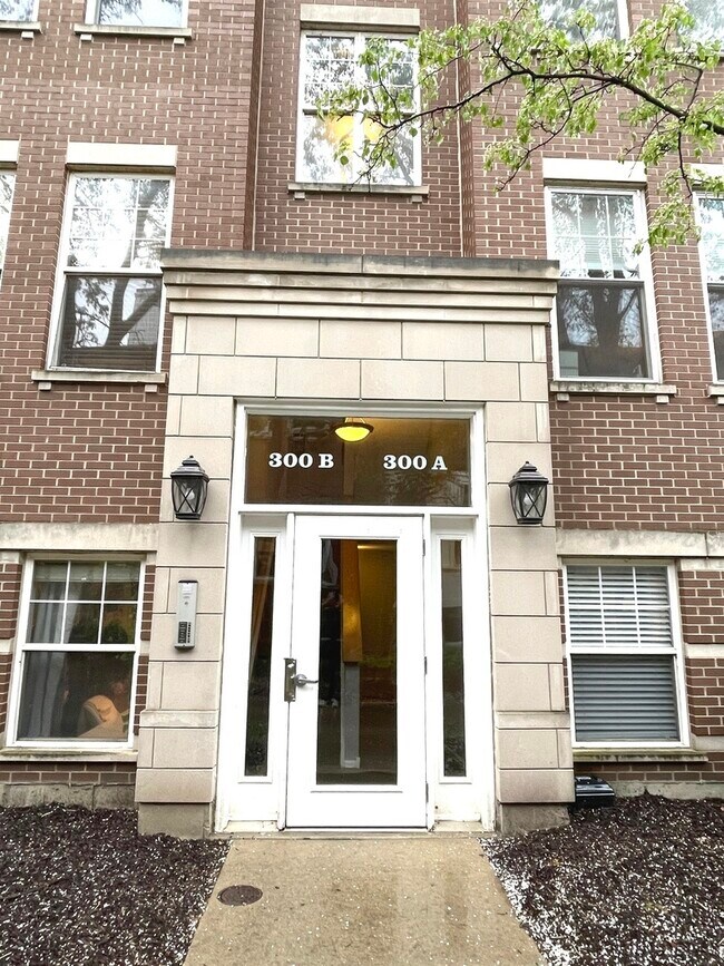 Foto del edificio - 300 W Scott St