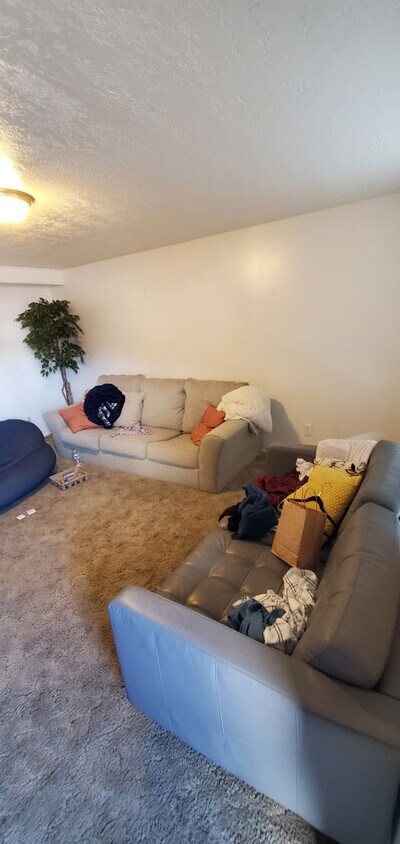 Building Photo - Contract Sale! 1 bed, 1 bath apartment south of BYU