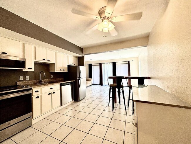 Foto del edificio - 12900 Walden Rd