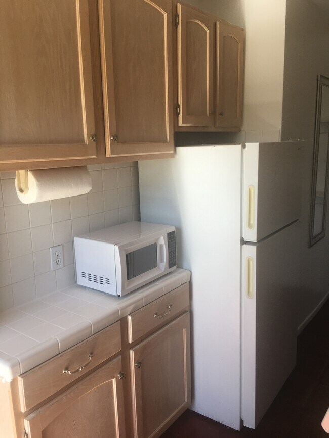 Building Photo - 579 S Highland Dr