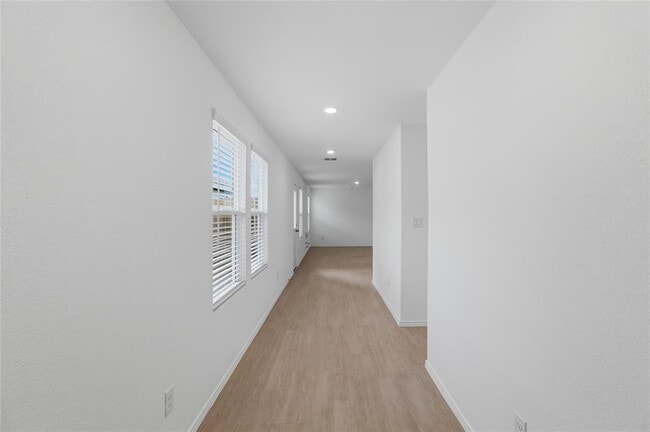 Building Photo - 596 Sormonne Lp