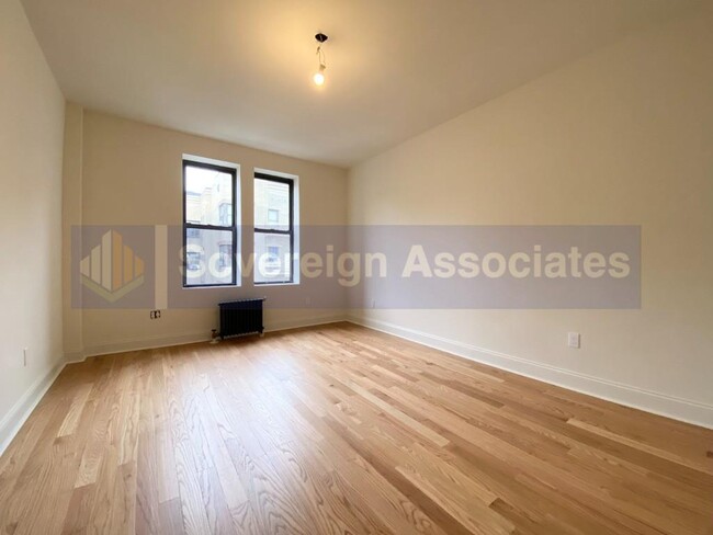 Foto del edificio - 282 Cabrini Boulevard