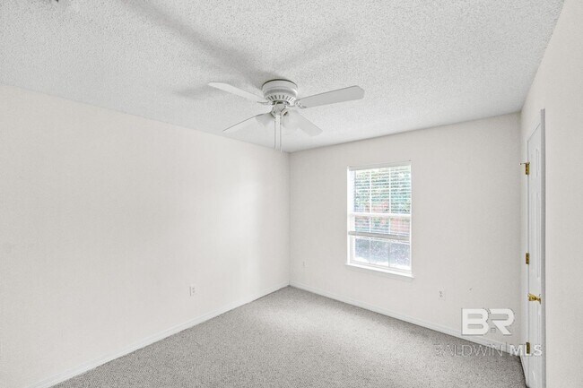 Building Photo - 8197 Edgewood Dr