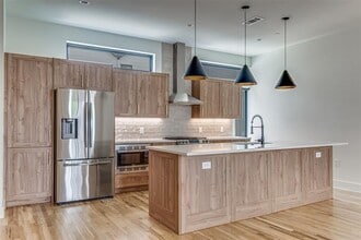 Building Photo - 5609 Live Oak St