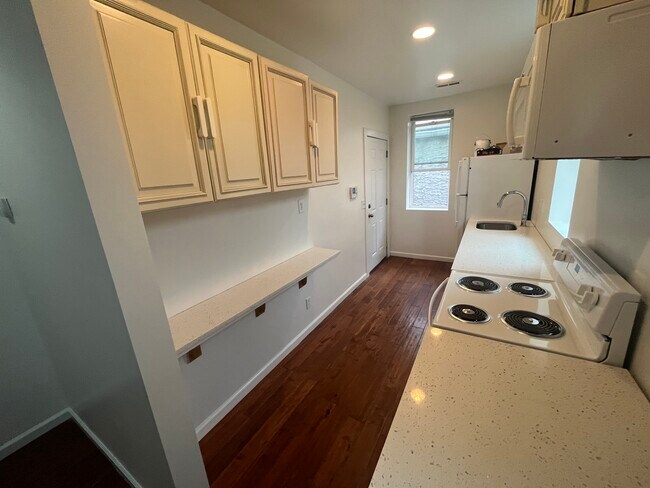 Building Photo - 750 S 4th St