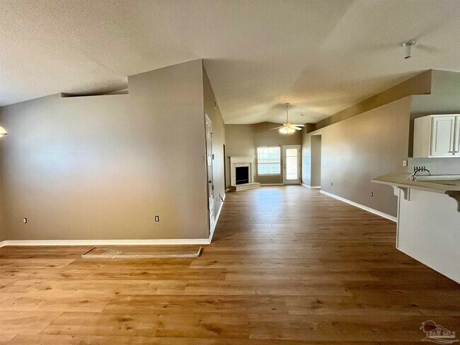 6172 Meursalt Rd Milton FL 32570 - 6172 Meursalt Rd Milton Fl Building Photo 