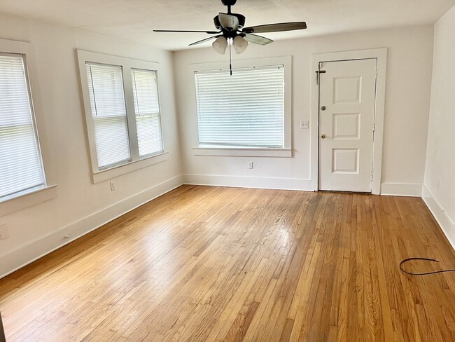 Foto del edificio - 4065 Capital Heights Ave