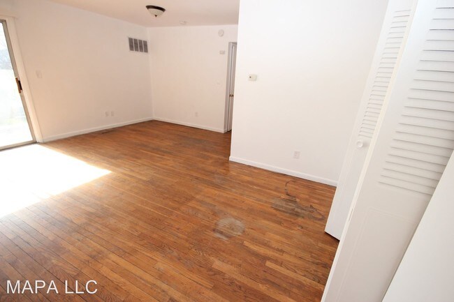 Building Photo - 118 S Parke St