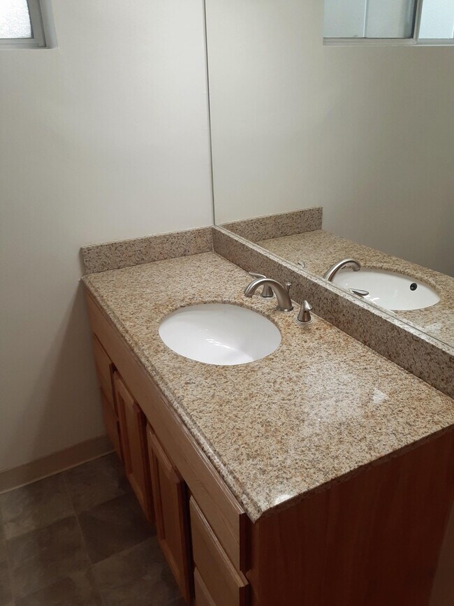 Foto del edificio - 14332 Riverside Dr