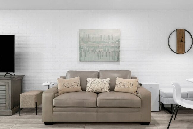 Foto del edificio - 8817 S Thomas Dr