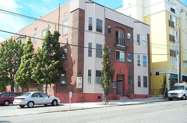 Primary Photo - 419 Queen Anne Ave N