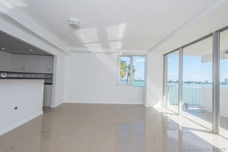 Building Photo - 7545 E Treasure Dr