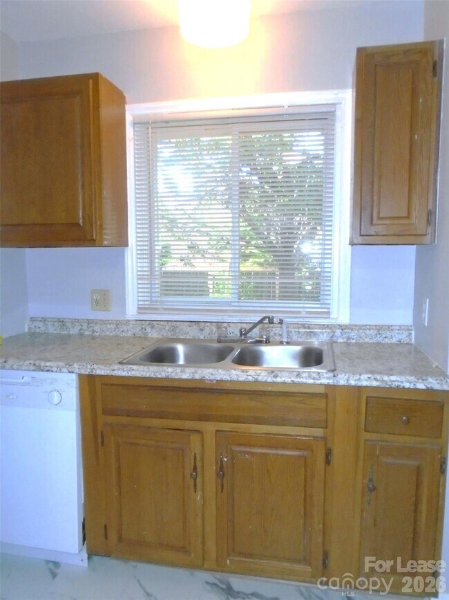 Foto del edificio - 4024 Rosehaven Dr