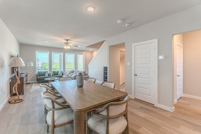 Building Photo - 494 S Centro Cir