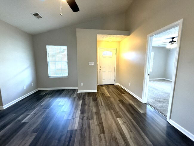 Foto del edificio - 7042 Shanty Creek Dr