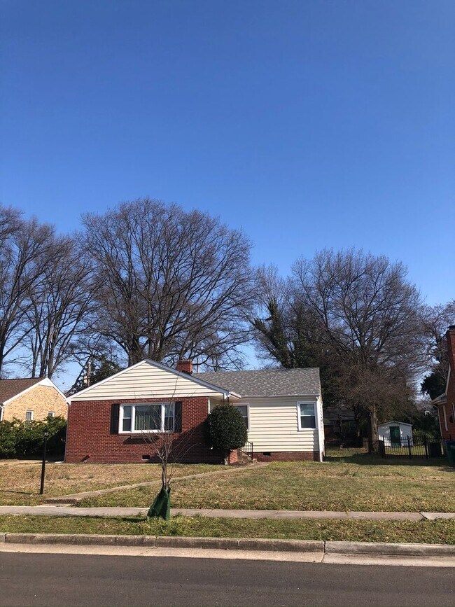 Building Photo - Beautiful, Updated 3 Bedroom Home in Sherw...