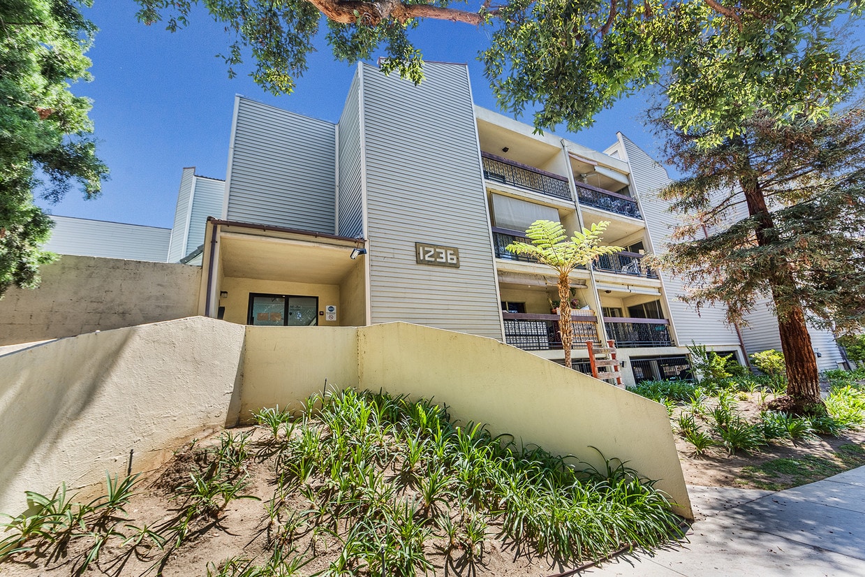 1236 N Columbus Ave, Glendale, CA 91202 Condo for Rent in Glendale