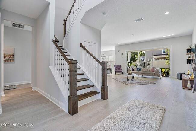 Foto del edificio - 5 bedroom/ 4.5 bathroom home in St Johns C...