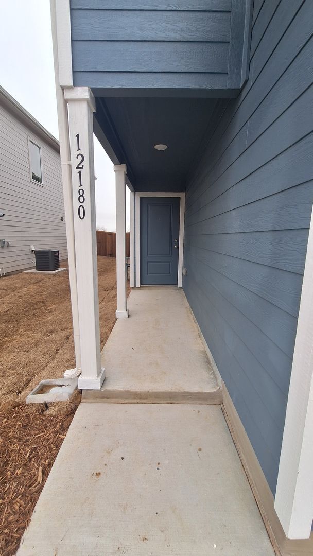 Foto del edificio - NEWLY BUILT 4 bedroom 2.5 Bath Single fami...