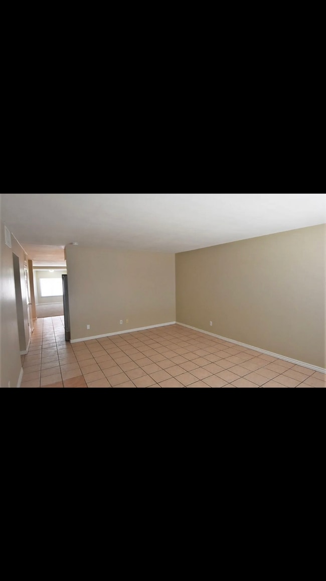 Building Photo - 4122 W Echo Ln