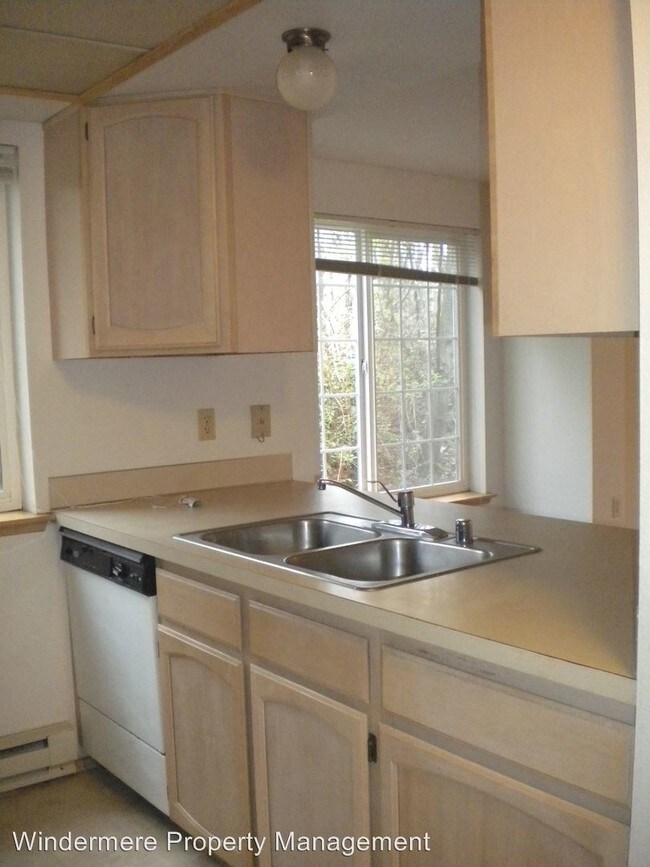Building Photo - 1393 Bradley Ln