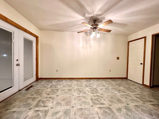 752 Eichelberger St - Dining Room - 752 Eichelberger St