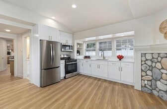 Building Photo - 5858 Del Cerro Blvd