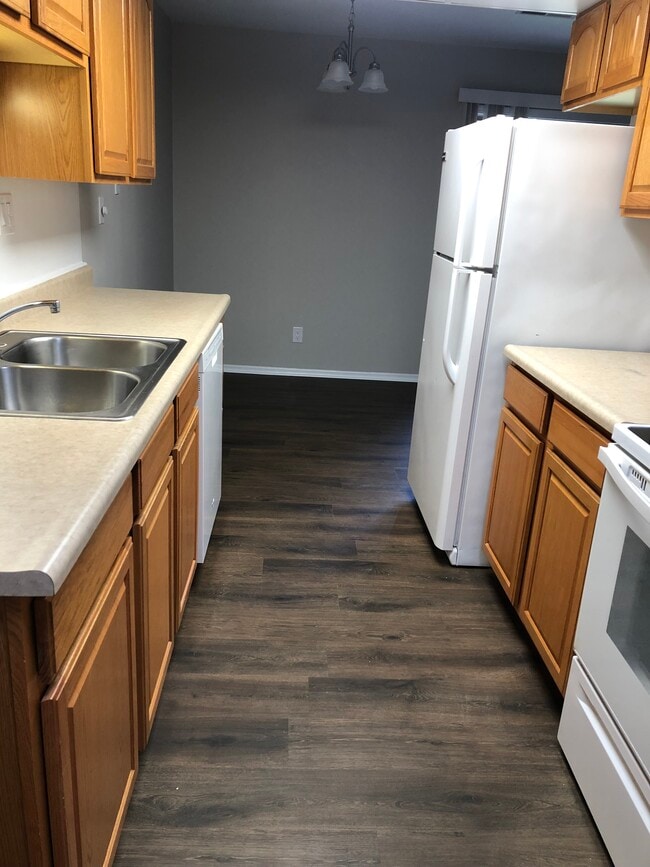 Colonial Crest Apartments Apartments in Muncie, IN