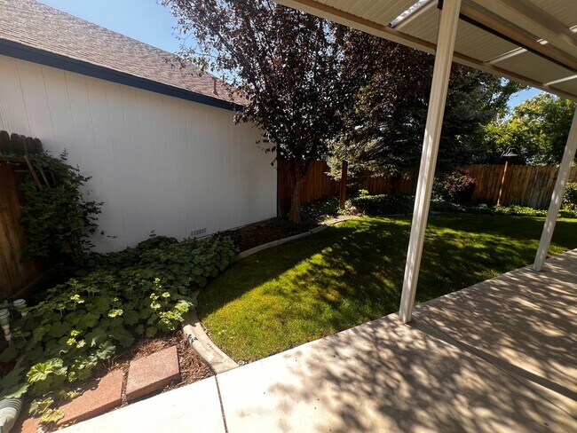 Foto del edificio - Charming 2/2.5 patio home in Gardnerville