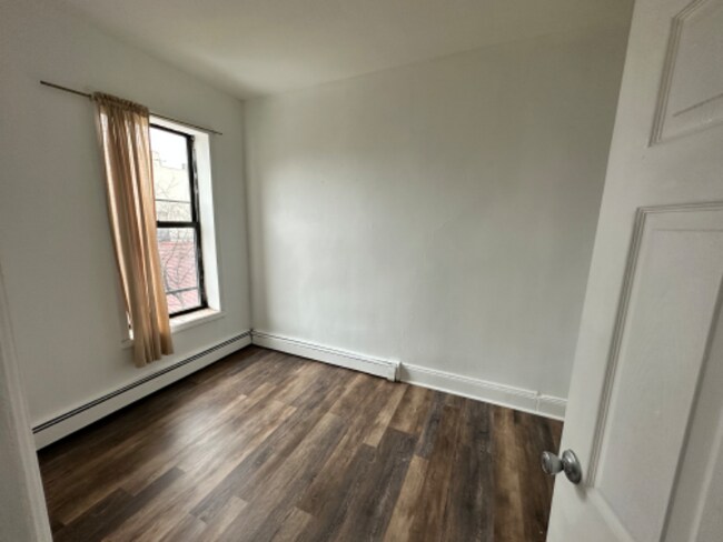 Building Photo - 27 Sherlock Pl