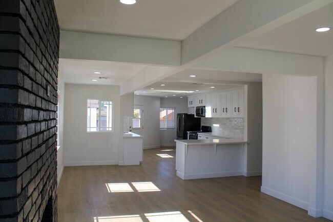 Foto del edificio - 7825 Saint Clair Ave