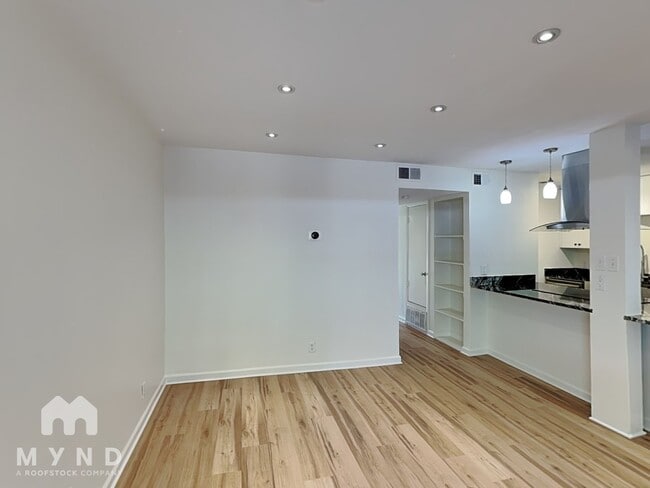 Foto del edificio - 500 E Riverside Dr