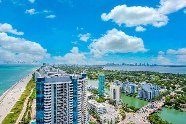 Foto del edificio - 6365 Collins Ave
