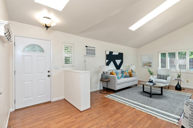 Building Photo - 1070 Mohr Ln